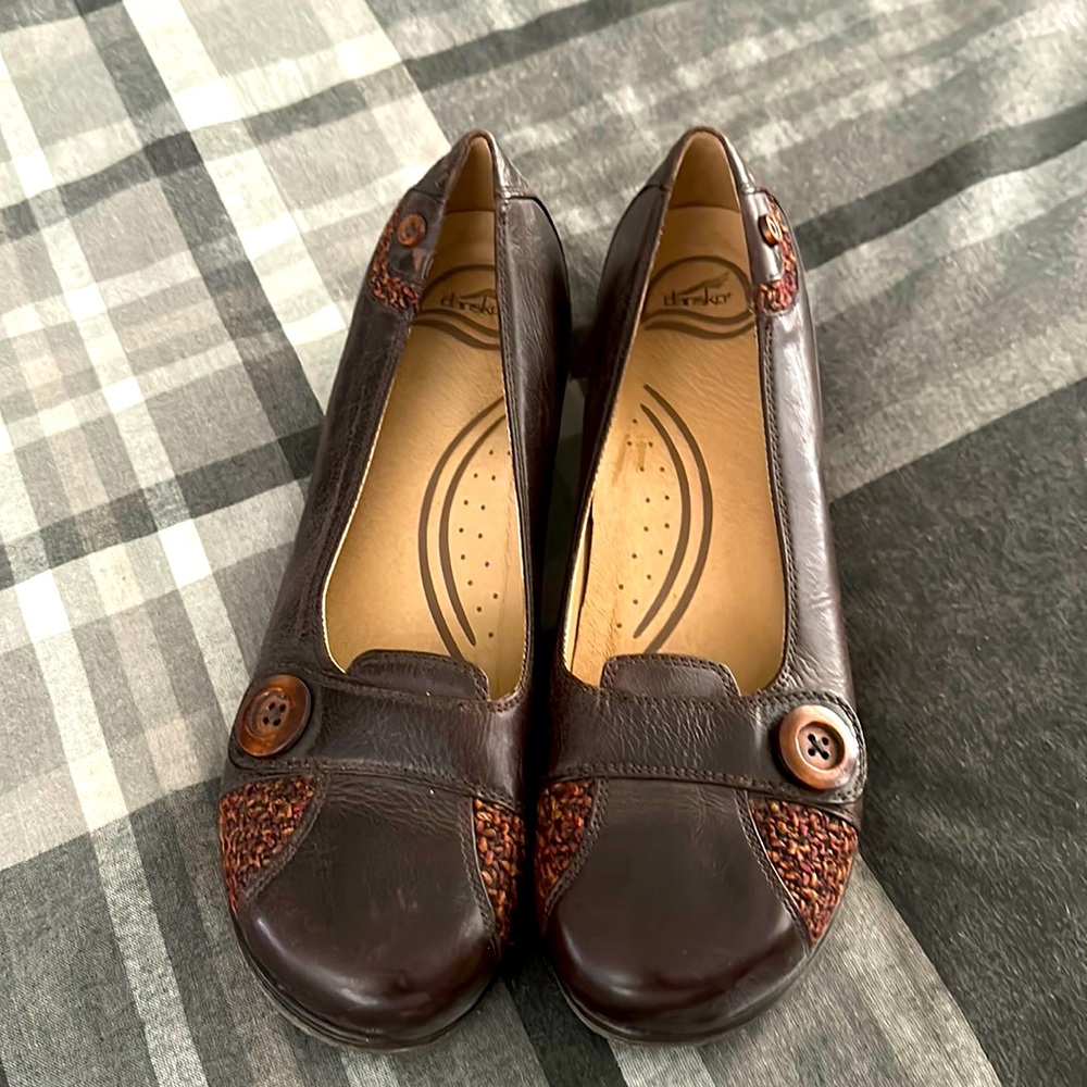Dansko brown comfortable shoe